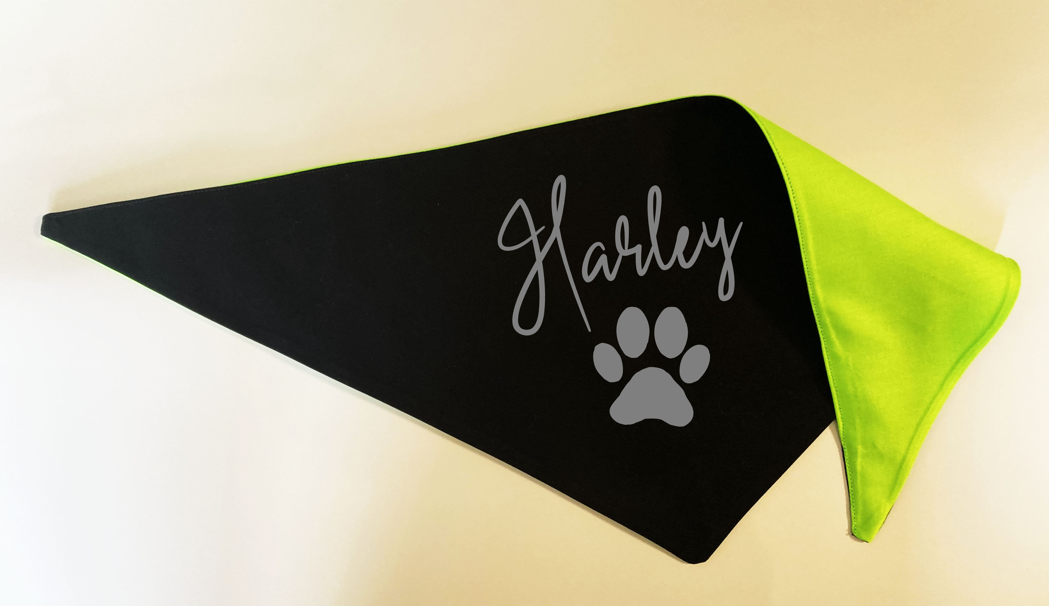 Šátek pro psa se jménem, Černo-zelený