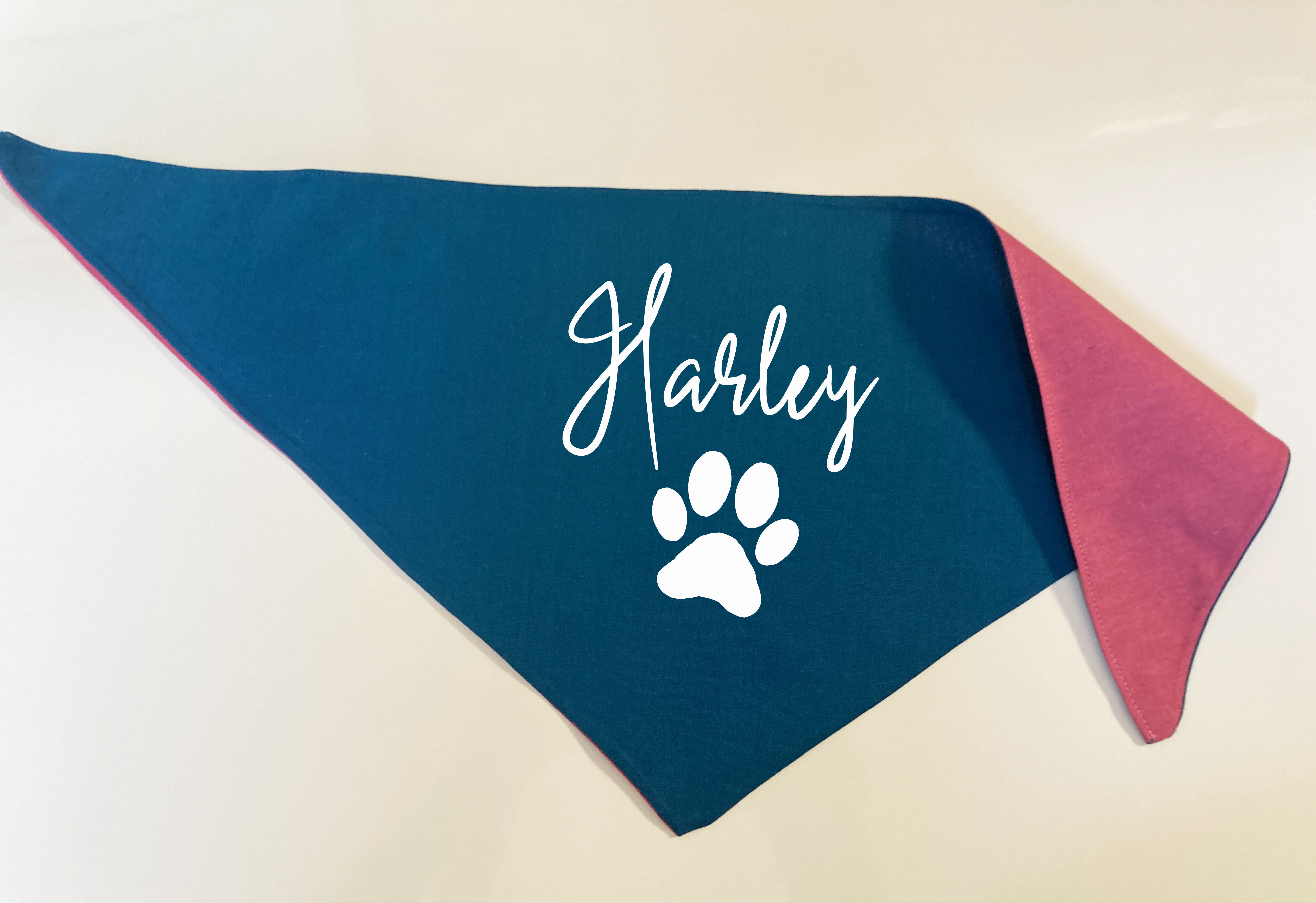 Šátek pro psa se jménem, Tmavě modrá-světle červená-černý potisk