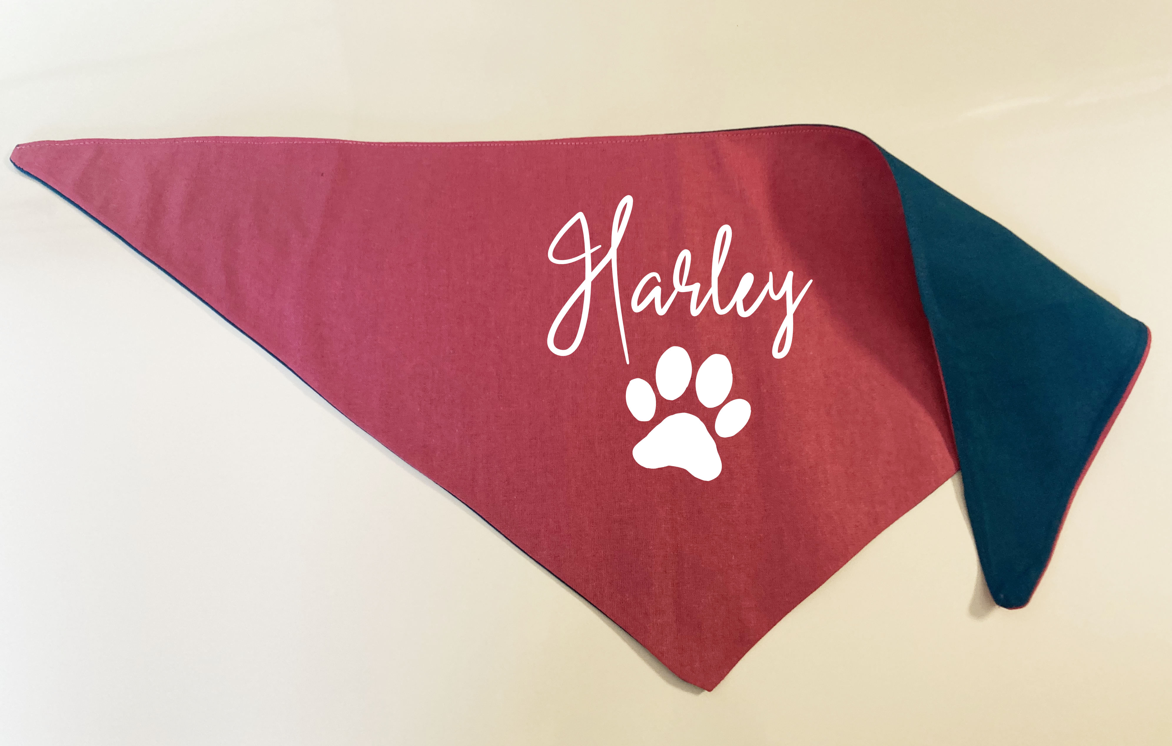 Šátek pro psa se jménem, Tmavě modrá-světle červená-černý potisk